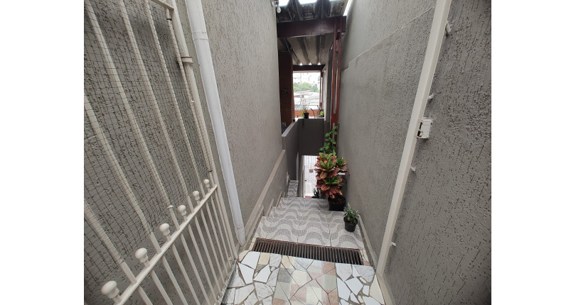 Bom Sobrado à venda no Parque Maria Domitila na Rua Estevão Ribeiro,