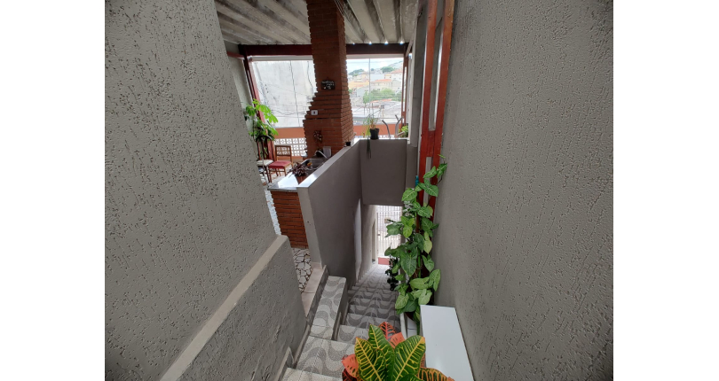 Bom Sobrado à venda no Parque Maria Domitila na Rua Estevão Ribeiro,