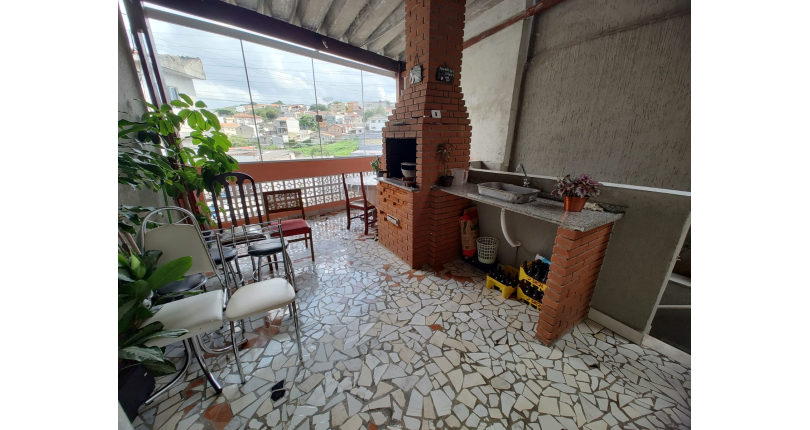 Bom Sobrado à venda no Parque Maria Domitila na Rua Estevão Ribeiro,