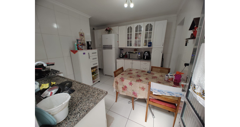 Bom Sobrado à venda no Parque Maria Domitila na Rua Estevão Ribeiro,