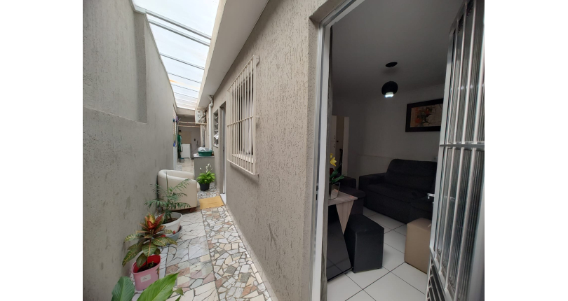 Bom Sobrado à venda no Parque Maria Domitila na Rua Estevão Ribeiro,