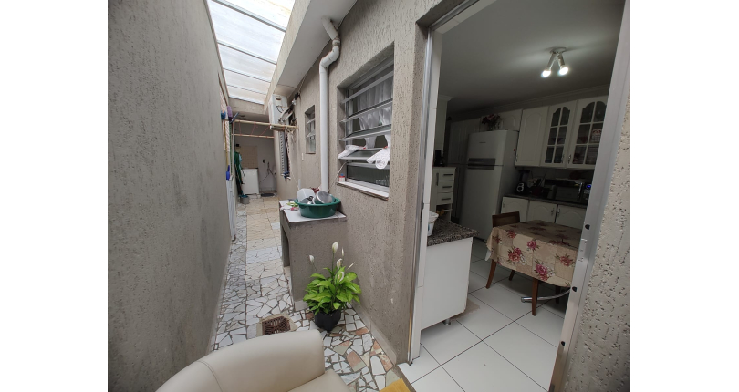 Bom Sobrado à venda no Parque Maria Domitila na Rua Estevão Ribeiro,