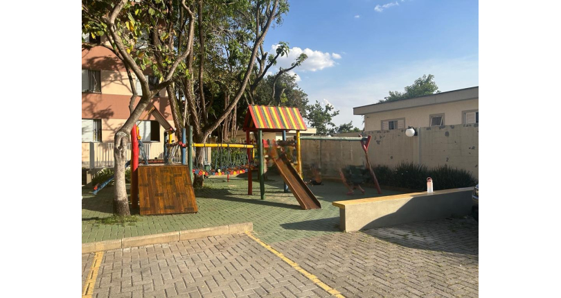 Lindo Apartamento à venda na Vila Guedes na Rua Martinho do Amaral 101, no Condomínio Edifício Safira 