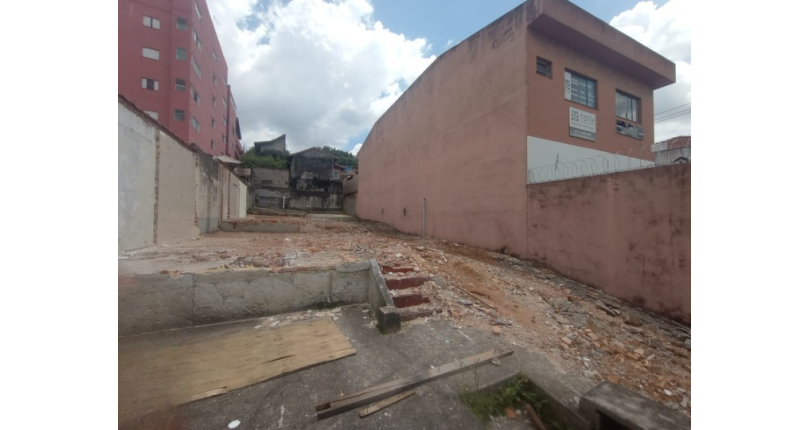 Terreno à venda nos Remédios na Avenida dos Remédios,