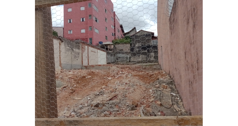 Terreno à venda nos Remédios na Avenida dos Remédios,