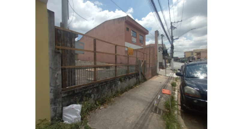 Terreno à venda nos Remédios na Avenida dos Remédios,