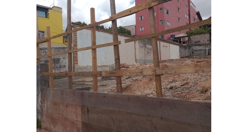 Terreno à venda nos Remédios na Avenida dos Remédios,