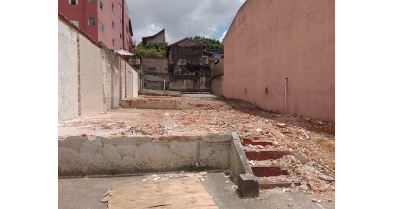 Terreno à venda nos Remédios na Avenida dos Remédios,