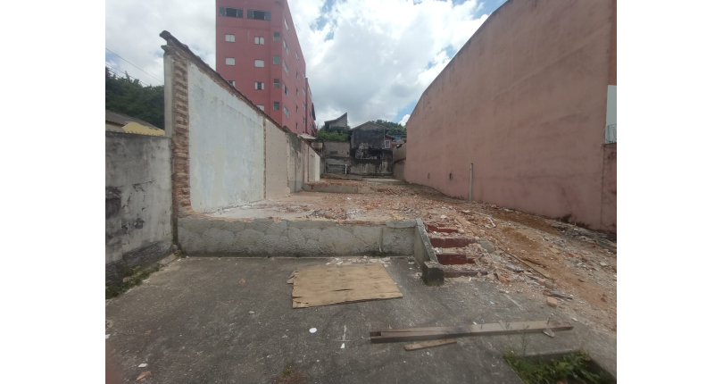 Terreno à venda nos Remédios na Avenida dos Remédios,