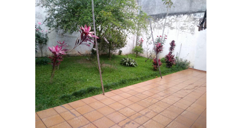 Casa Térrea Isolada Estilosa á venda no Jardim Marisa na Rua José Soeiro de Vaz