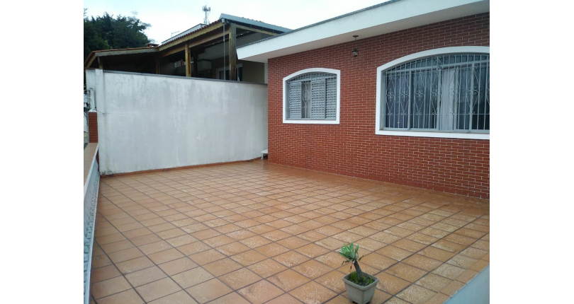 Casa Térrea Isolada Estilosa á venda no Jardim Marisa na Rua José Soeiro de Vaz