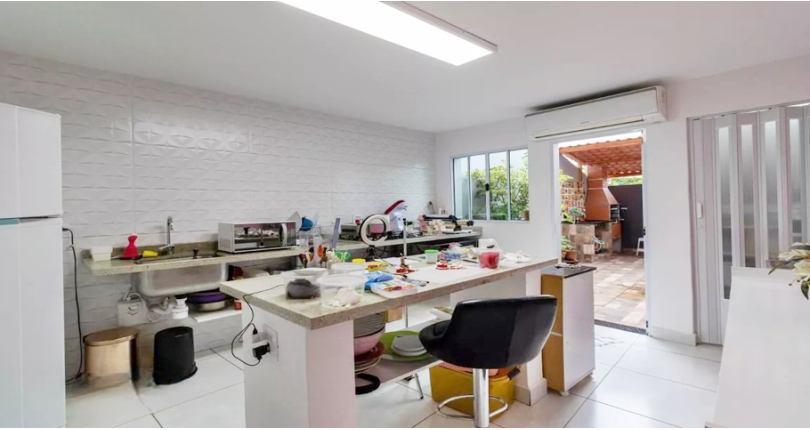 Belo Sobrado à venda no Parque Maria Domitila na Rua José Teodoro Vieira 