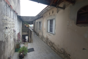 Casa assobradada à venda na Vila Guedes na Rua Maria Julieta Drummond de Andrade,