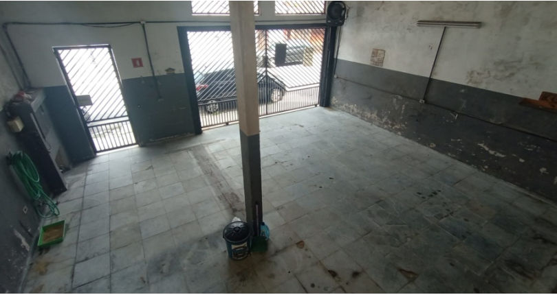 Casa assobradada à venda na Vila Guedes na Rua Maria Julieta Drummond de Andrade,