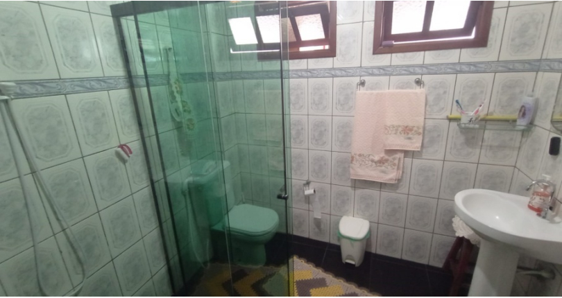 Casa assobradada à venda na Vila Guedes na Rua Maria Julieta Drummond de Andrade,