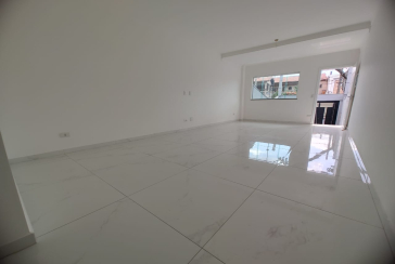 Sobrado novo à venda no Jardim São José (Zona Norte) na Rua Doutor João Toniolo 570