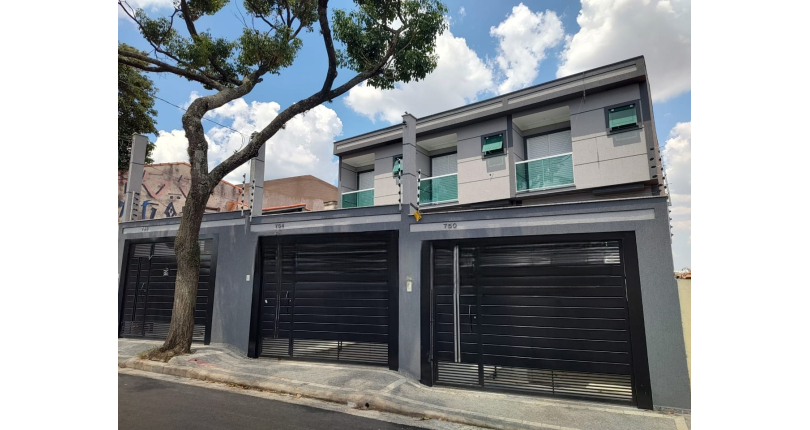 Sobrado novo à venda no Jardim São José (Zona Norte) na Rua Doutor João Toniolo 570