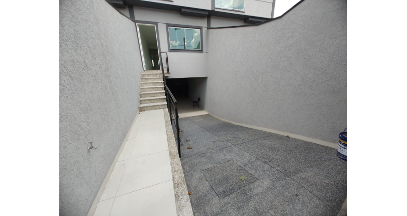 Sobrado novo à venda no Jardim São José (Zona Norte) na Rua Doutor João Toniolo 578,