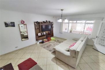  Sobrado à venda no Jardim Mutinga na Rua Belo Jardim