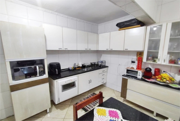  Sobrado à venda no Jardim Mutinga na Rua Belo Jardim