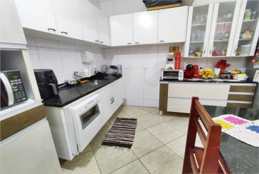  Sobrado à venda no Jardim Mutinga na Rua Belo Jardim