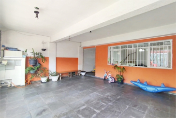  Sobrado à venda no Jardim Mutinga na Rua Belo Jardim