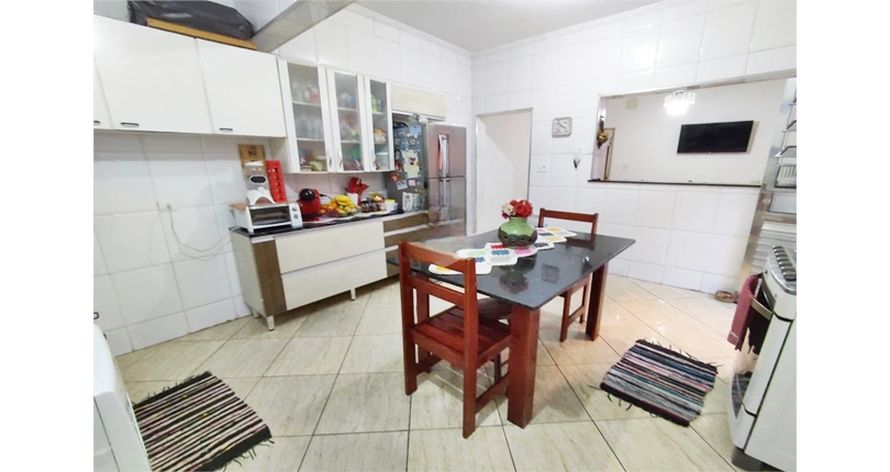  Sobrado à venda no Jardim Mutinga na Rua Belo Jardim