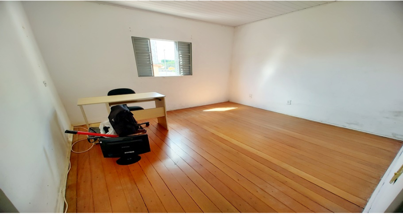 Casa assobradada à venda no Parque São Domingos na Rua Armando Martino