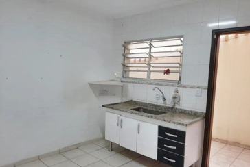 Bom Sobrado à venda no Jardim Mangalot na Rua General Lauro Cavalcanti de Farias,