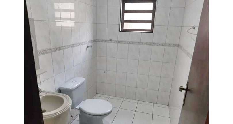 Bom Sobrado à venda no Jardim Mangalot na Rua General Lauro Cavalcanti de Farias,