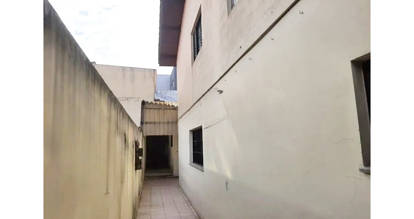 Bom Sobrado à venda no Jardim Mangalot na Rua General Lauro Cavalcanti de Farias,