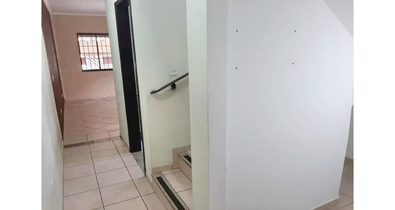 Bom Sobrado à venda no Jardim Mangalot na Rua General Lauro Cavalcanti de Farias,