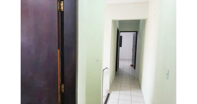 Bom Sobrado à venda no Jardim Mangalot na Rua General Lauro Cavalcanti de Farias,