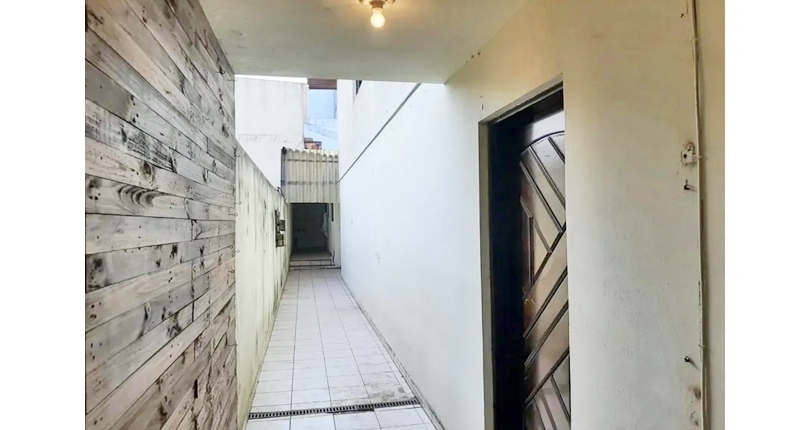 Bom Sobrado à venda no Jardim Mangalot na Rua General Lauro Cavalcanti de Farias,