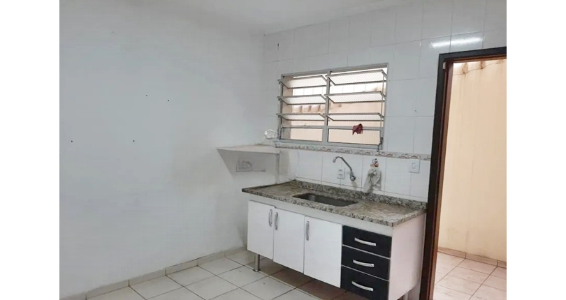 Bom Sobrado à venda no Jardim Mangalot na Rua General Lauro Cavalcanti de Farias,