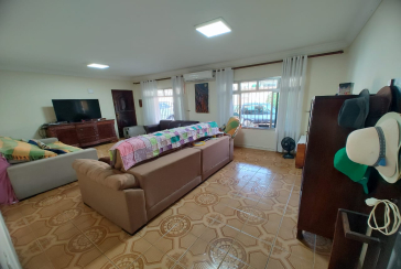 Casa espaçosa à venda na Vila Pirituba na Rua Padre João de Almeida,