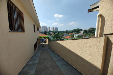 Casa espaçosa à venda na Vila Pirituba na Rua Padre João de Almeida,