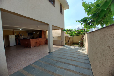 Casa espaçosa à venda na Vila Pirituba na Rua Padre João de Almeida,