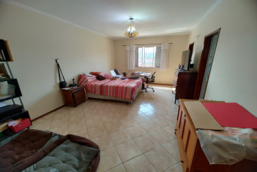 Casa espaçosa à venda na Vila Pirituba na Rua Padre João de Almeida,