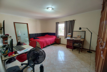 Casa espaçosa à venda na Vila Pirituba na Rua Padre João de Almeida,