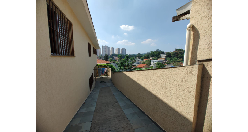 Casa espaçosa à venda na Vila Pirituba na Rua Padre João de Almeida,