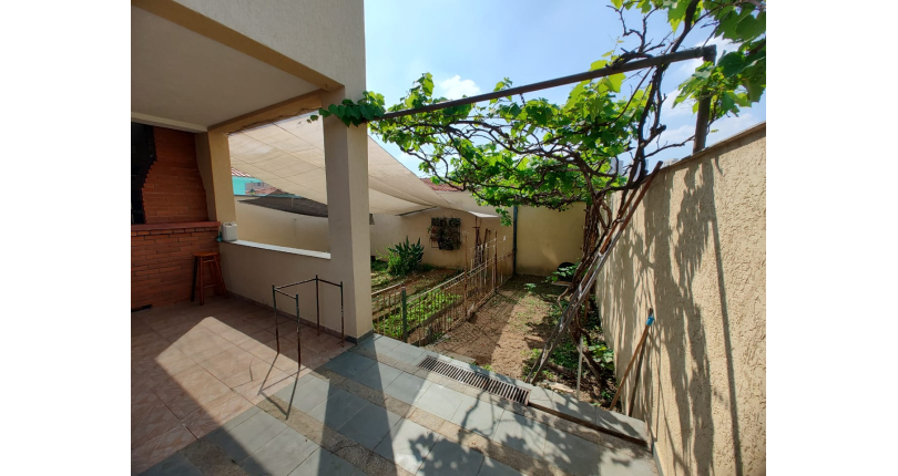 Casa espaçosa à venda na Vila Pirituba na Rua Padre João de Almeida,