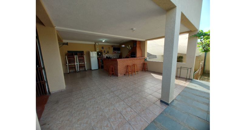 Casa espaçosa à venda na Vila Pirituba na Rua Padre João de Almeida,