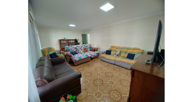 Casa espaçosa à venda na Vila Pirituba na Rua Padre João de Almeida,