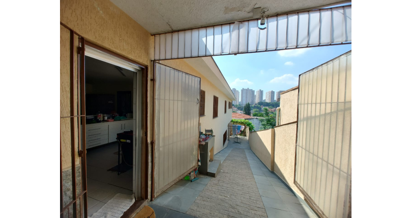 Casa espaçosa à venda na Vila Pirituba na Rua Padre João de Almeida,