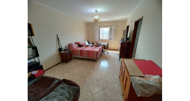 Casa espaçosa à venda na Vila Pirituba na Rua Padre João de Almeida,