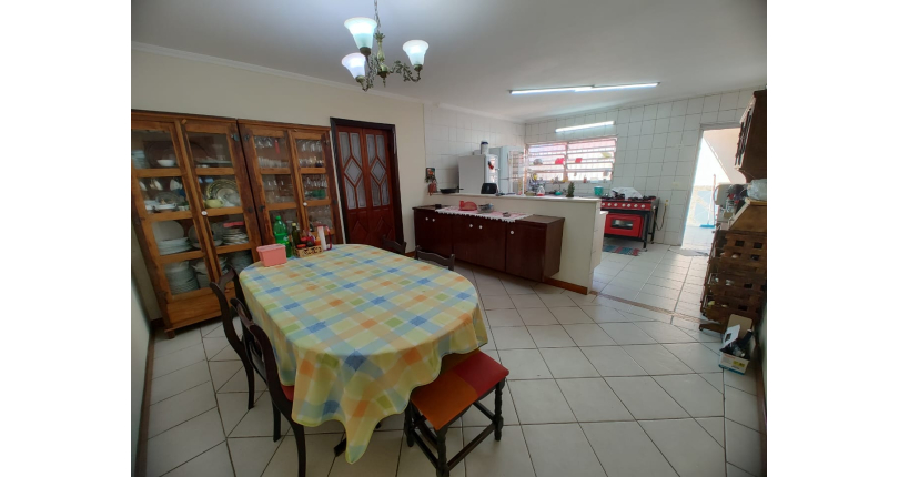 Casa espaçosa à venda na Vila Pirituba na Rua Padre João de Almeida,