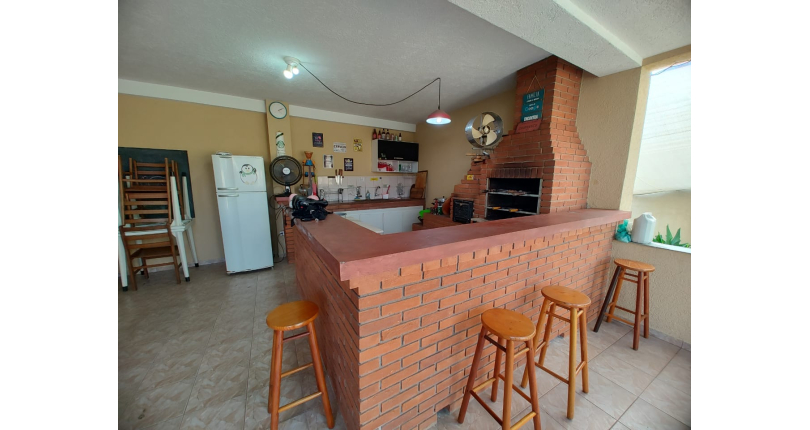 Casa espaçosa à venda na Vila Pirituba na Rua Padre João de Almeida,