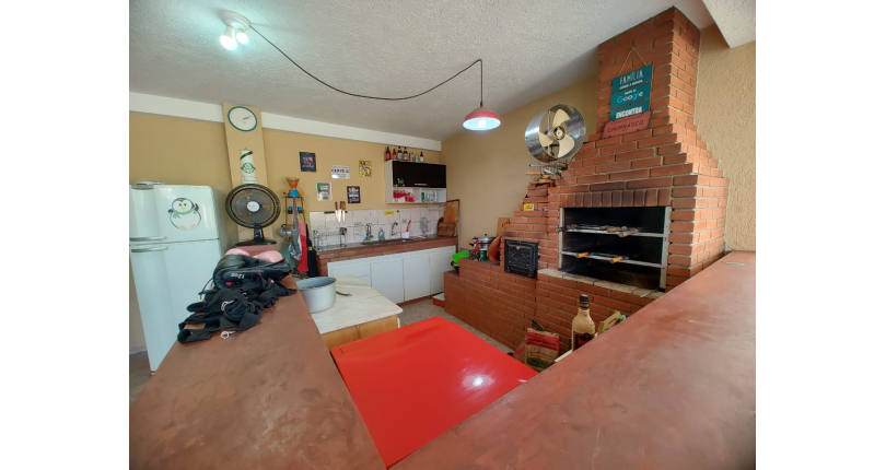 Casa espaçosa à venda na Vila Pirituba na Rua Padre João de Almeida,