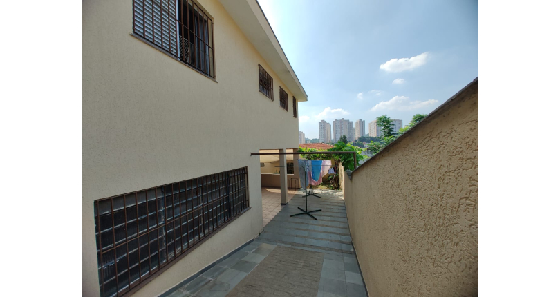 Casa espaçosa à venda na Vila Pirituba na Rua Padre João de Almeida,